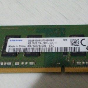 Samsung 4GB memory chip DDR4 (M471A5244CB0-CRC)